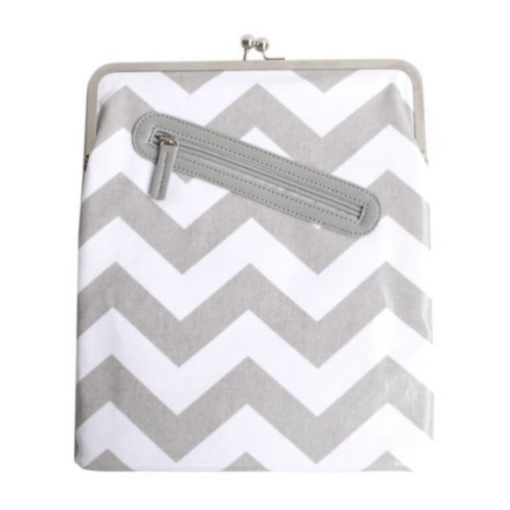 Kailo Chic Gray Chevron iPad Tablet Sleeve‎ NWOT